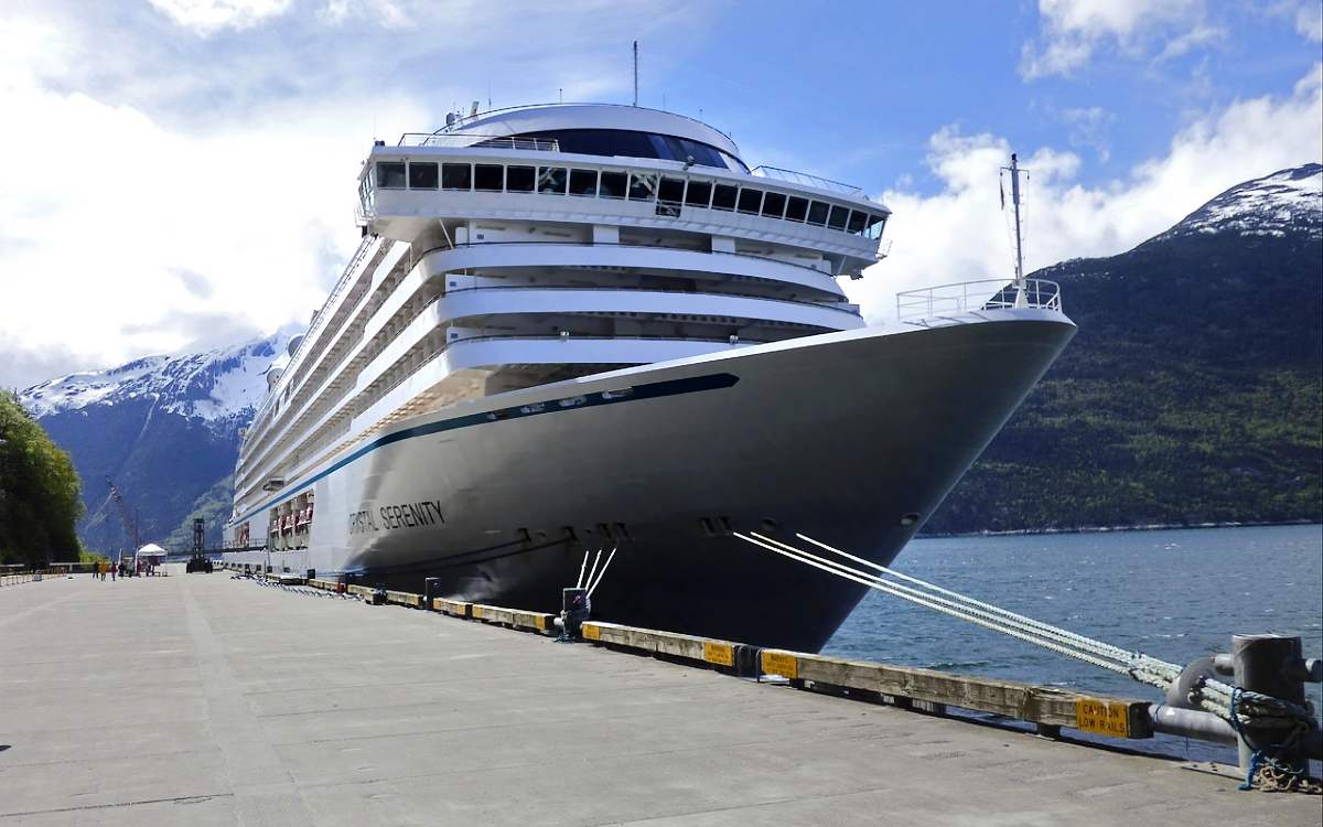 Bild: Crystal Cruises im Panamakanal auf Amerikaroute Miami Los Angeles Alaska