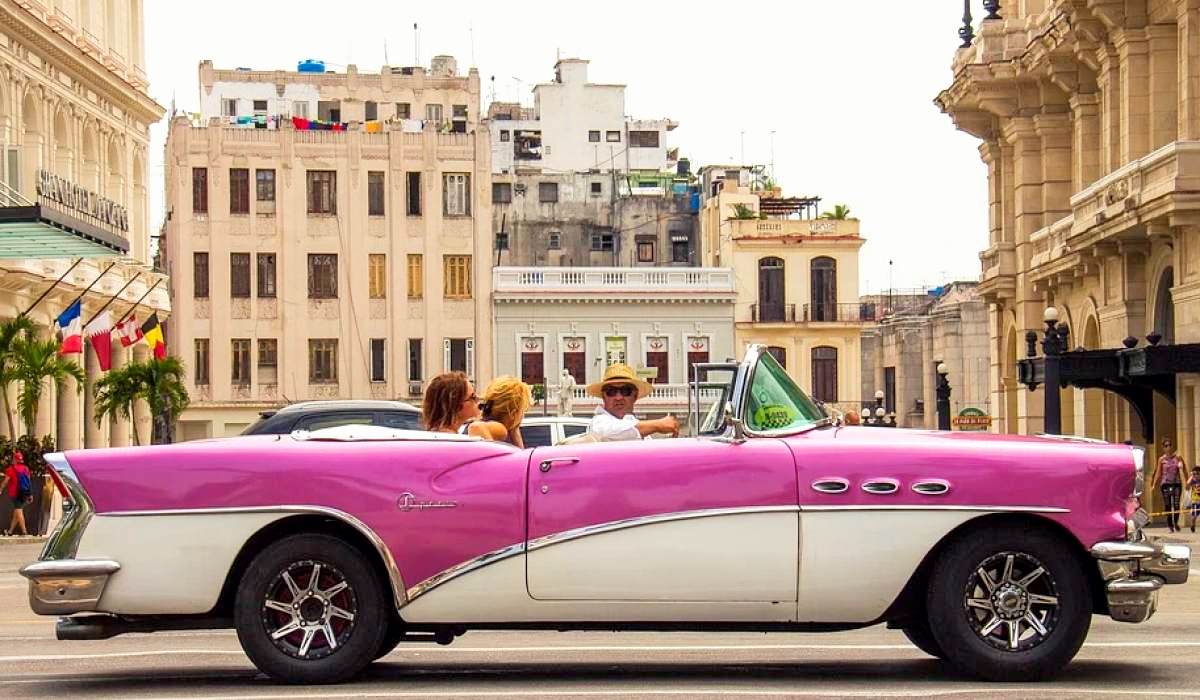Foto: Kuba Rundreise - Stadtbesichtigung mit amerikanischen Oldtimer in Havanna