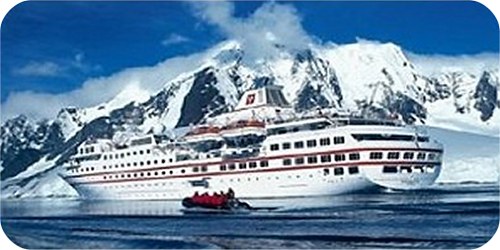 Foto: Kreuzfahrtschiff im Norwegischen Fjord