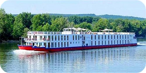 Foto: Kreuzfahrtschiff im Norwegischen Fjord