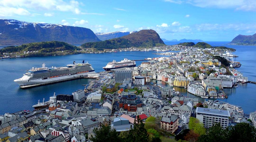 Foto: Panoramaaussicht Alesund (Kreuzfahrt Norwegische Fjorde)