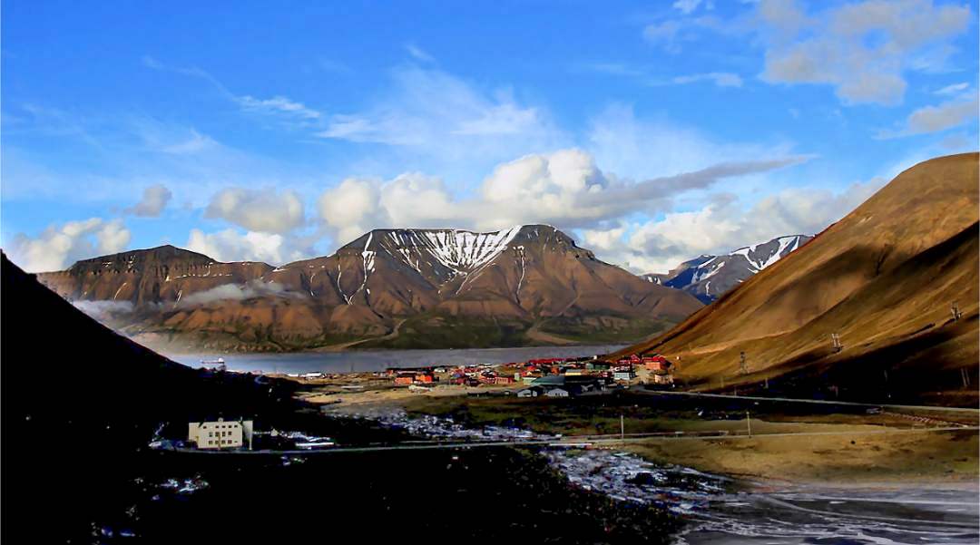 Foto: Artische Gletscherlandschaft auf Spitzbergen im Nordmeer