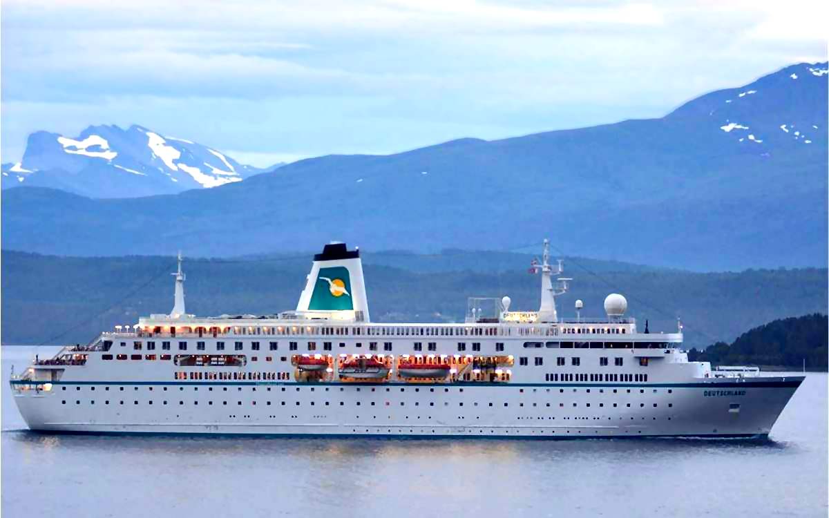 Foto: Kreuzfahrtschiff MS Deutschland vor der norwegischen Kste bei Bergen